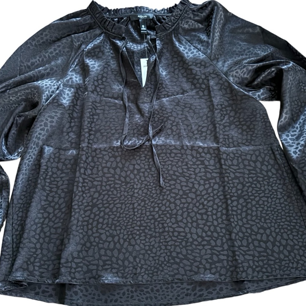 AQUA Tonal Animal Print Jacquard Top NWT (xs)